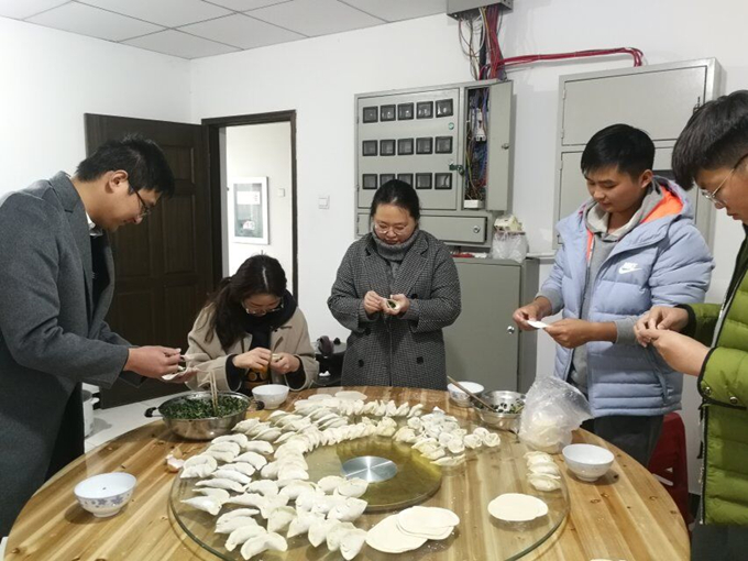 冬至陽生春又來，溫暖感恩促情誼——廣德路項目部舉辦包餃子活動